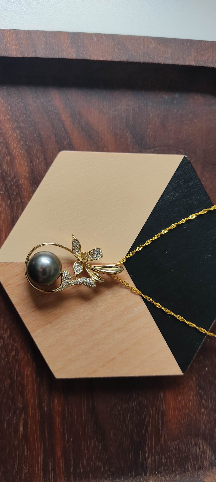 Tahitian pearl necklace