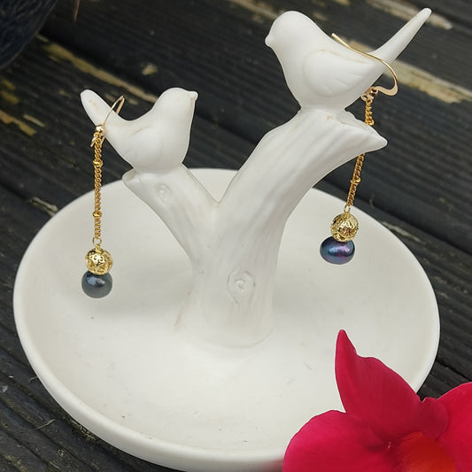 Freshwater pearls dangling earrings